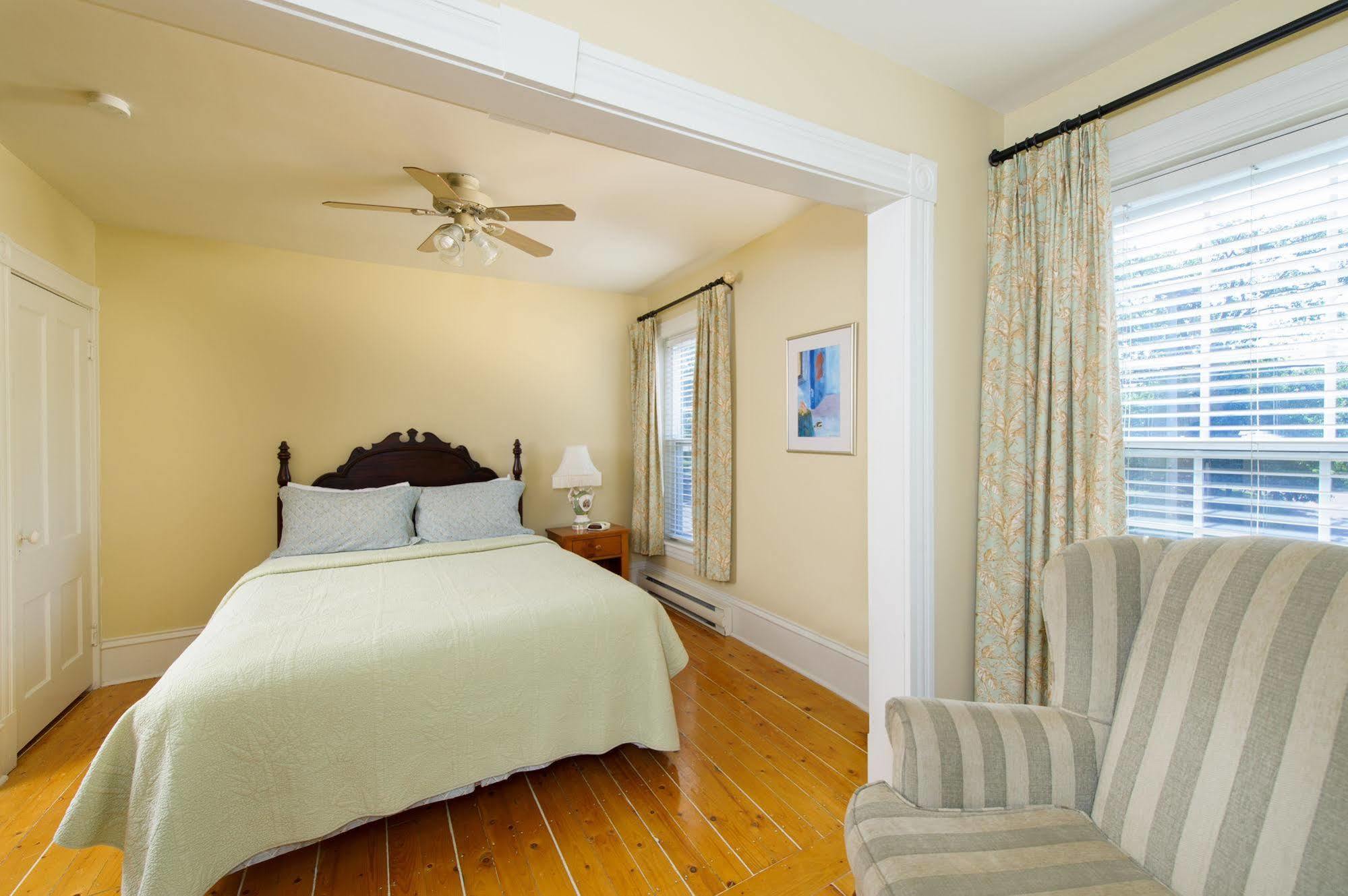 Auberge Gabriele Inn Shediac Exterior foto
